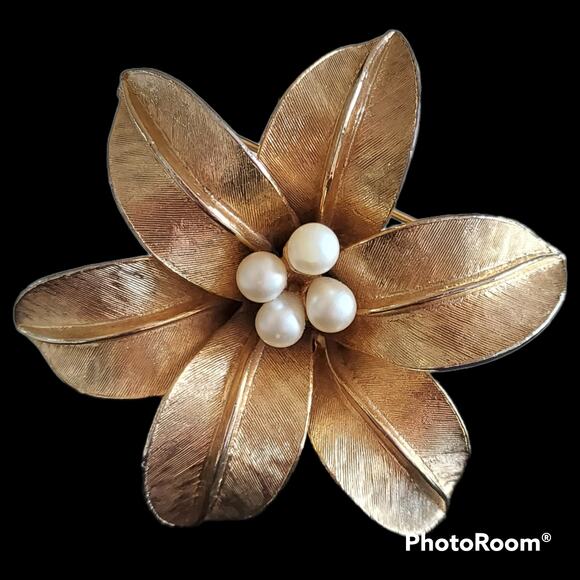 ART Arthur Pepper Gold Tone Faux Pearl Vintage Flower Brooch Pin - Picture 2 of 5